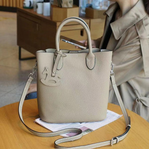 Simple And Fashionable Leather Bag