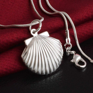 Creative Shell Shaped Silver Photo Pendant With Snake Shaped Silver Chain