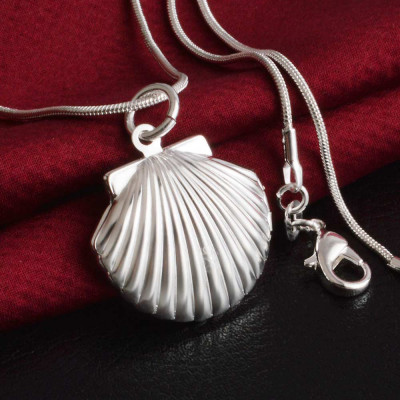 Creative Shell Shaped Silver Photo Pendant With Snake Shaped Silver Chain