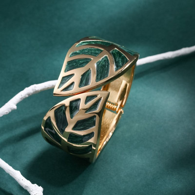 Leaf-shaped Gold Bracelet With Wide Brim