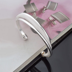 Unique Design Silver Bracelet With Curved String and Net